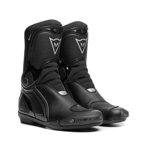 Dainese Sport Master Gore-Tex Motorradstiefel - Größe 42, schwarz - Motorradstiefel mit wasserdichter Gore-Tex-Membran, Schalthebel-Schutz und reflektierenden Einsätzen für Sicherheit und Komfort auf jeder Fahrt.
