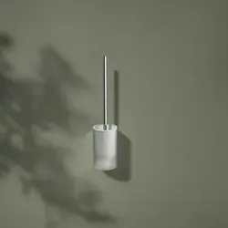 Keuco Reva Toilettenbürstengarnitur 12864019000 - Klobürsten, elegantes Wandmodell mit Echtkristall-Glas und herausnehmbarem Opak-Kunststoff-Einsatz für einfache Reinigung und modernes Design.