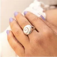 Zeeme Pearls Ring aus 925 Silber mit Muschel in silber von ZEEme
