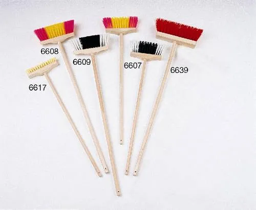 Holzbesen schwarz/weiss