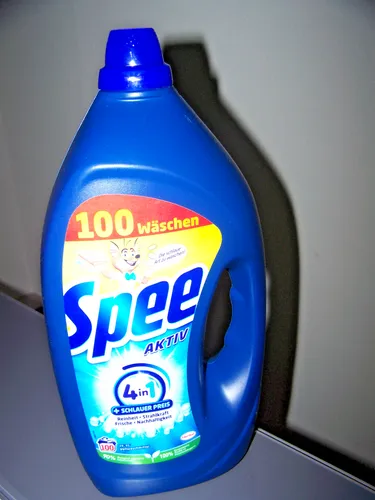 Spee 4 in 1 Aktiv Gel 100 WL - Waschmittel mit 4 in 1 Aktiv Formel für Reinheit, Frische & Nachhaltigkeit. Ideal für Temperaturen von 20° - 95° C und perfekt für die Waschmaschine.