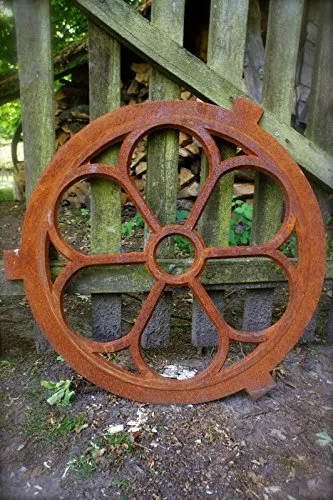 Antikas Eisenfenster rund - Ehemaliges Giebelfenster - Fliegengitter mit nostalgischem Charme: Dieses aus Gusseisen gefertigte Giebelfenster hat einen Durchmesser von ca. 41 cm und bringt historischen Flair in Ihr Zuhause.
