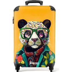 NoBoringSuitcases.com Hartschalen-Trolley Panda mit leuchtenden Rädern - Hartschalenkoffer im Handgepäck-Format, 36 Liter Stauraum, UV-beständiger Druck und wendige Rollen für stressfreies Reisen.