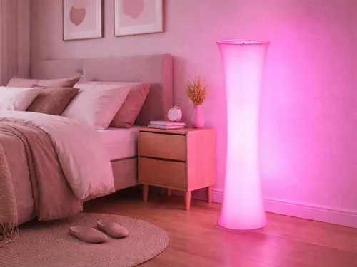 Kleine LED Stehlampe mit Stoffschirm und RGBW Leuchtmitteln