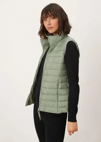 s.Oliver Leichte Weste mit Steppung und Stehkragen in Khaki, Größe 48 - Funktionsjacke mit funktionaler Steppung und Stehkragen, leicht gefüttert für Wärme und Komfort. Ideal für sportliche Looks und vielseitig kombinierbar.