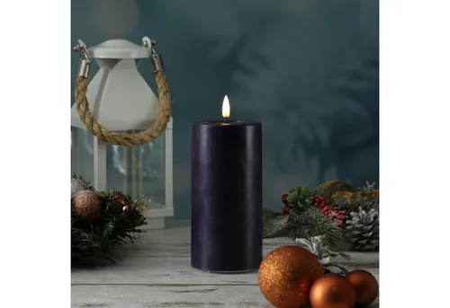 Deluxe Homeart LED-Kerze Mia Deluxe - Echtwachs mit 3D Flamme, 15cm, dunkellila - LED-Kerze aus Echtwachs mit realistischem Wachsspiegel und flackernder 3D Flamme. Ideal für stimmungsvolle Innenraumdekoration und mit bis zu 400 Stunden Leuchtdauer.