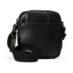 camel active Umhängetasche Pine - Robuste Umhängetasche mit RFID-Schutz - Handtaschen aus pflanzlich gegerbtem Rindsleder im kernigen Look, ideal für Abenteuerlustige und mit praktischem RFID-Schutz ausgestattet.