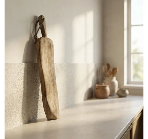 Antikas hochwertiges Wanddekoobjekt Schneidebrett aus Holz, L.67 cm - Elegantes, langes Schneidebrett aus naturbelassenem Holz, ideal zur Dekoration und für den täglichen Einsatz in der Küche. Ein stilvolles Accessoire für jedes Zuhause! Perfekt für kreative Küchenliebhaber!  