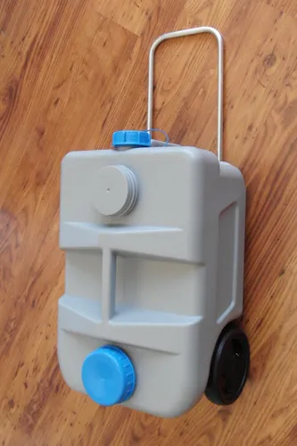 Wassertaxi Frischwassertank 25 L grau mit Rädern - Frischwasserkanister & -tanks, mobil dank integrierter Räder – ideal für Camping und Outdoor-Aktivitäten.