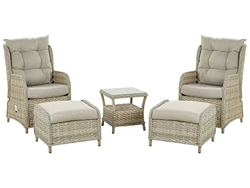 Beliani Lounge Set 5-teilig Rattan mit Auflagen beige - Unterhaltungsset für die Terrasse – vielseitig einsetzbar mit verstellbaren Sesseln und robustem PE-Rattangeflecht, perfekt für gemütliche Stunden im Freien.
