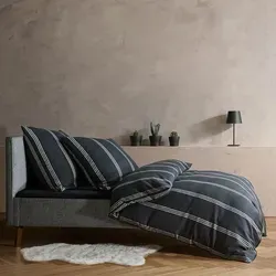 Fleuresse Bettwäsche Schwarz 135x200 cm - Hochwertige Flanell-Bettwäsche in Schwarz, pflegeleicht und bügelleicht, ideal für gemütliche Nächte. Schadstoffgeprüft und für Hausstauballergiker geeignet, sorgt sie für angenehme Wärme und Komfort.