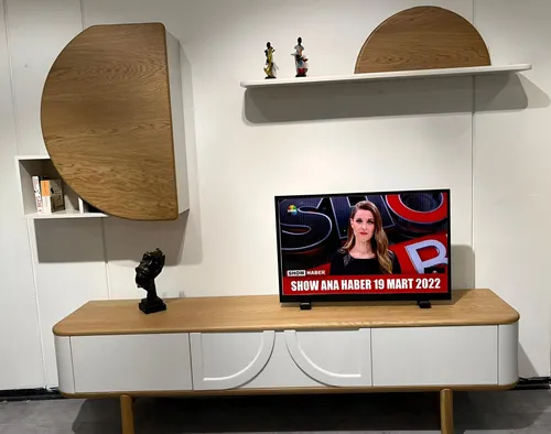 Modernes TV-Lowboard für stilvolle Wohnzimmer - Elegantes TV-Lowboard in Weiß aus hochwertigem Holz, ideal für Ihr Wohnzimmer. Mit großzügigen Maßen von 220 x 52 x 61 cm bietet es viel Platz für Ihre Unterhaltungselektronik und sorgt für einen modernen Look.