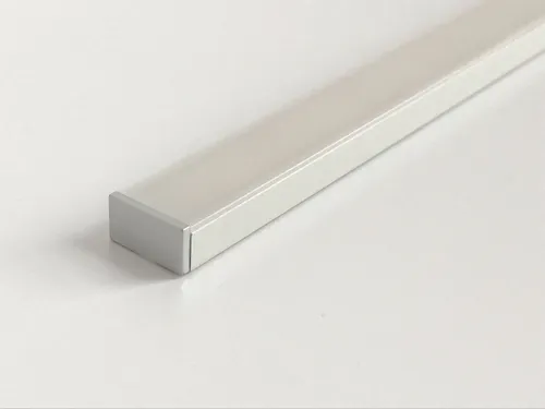 Hera LED-Unterbauleuchte 900mm - Unterbauleuchte mit flachem Design, erzeugt homogenes Flächenlicht in warmweiß (ca. 3000K). Ideal für Küchen und Arbeitsbereiche, inklusive 2,5m Anschlussleitung und optionalem Dimm-Controller.