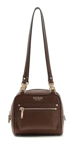 GUESS Schultertasche Marsha Box Shoulder Bag Espresso - ELEGANTE HANDTASCHE — Die GUESS Marsha Box Shoulder Bag in Espresso-Braun überzeugt mit ihrem stilvollen Design und goldfarbenen Akzenten. PRAKTISCHE ORGANISATION — Mit einem geräumigen Hauptfach und mehreren Fächern für Ihre Essentials ist sie der perfekte Begleiter für jeden Tag.