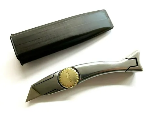 MESSER CUTTER TEPPICHMESSER DACHDECKER MIT HALTERUNG (KÖCHER)