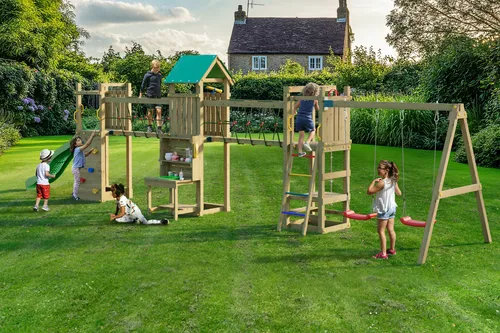 Fungoo Space Longer Spielturm mit Rutsche und Doppelschaukel - Klettergerüst für den Garten mit 3 Plattformen, einer 2,2 m langen Rutsche und integrierten Spielküche. Ideal für kreative Abenteuer und sicheres Spielen.