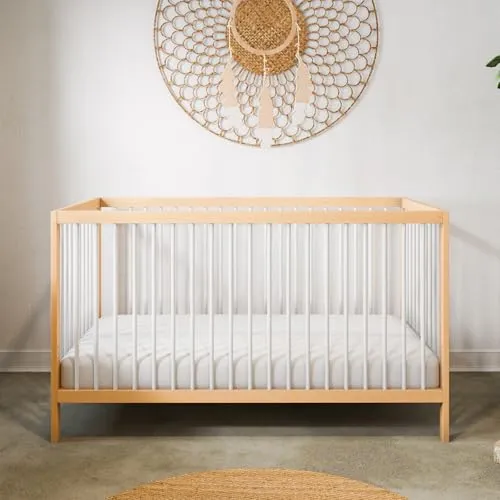 Babybett mit Matratze 60x120 & 70x140 cm - Höhenverstellbar & Herausnehmbare Sprossen - Babybett aus stabilem Buchenholz, inklusive atmungsaktiver Matratze mit Aloe Vera-Bezug. Höhenverstellbar und sicher, ideal für Ihr Baby. Hergestellt in der EU.