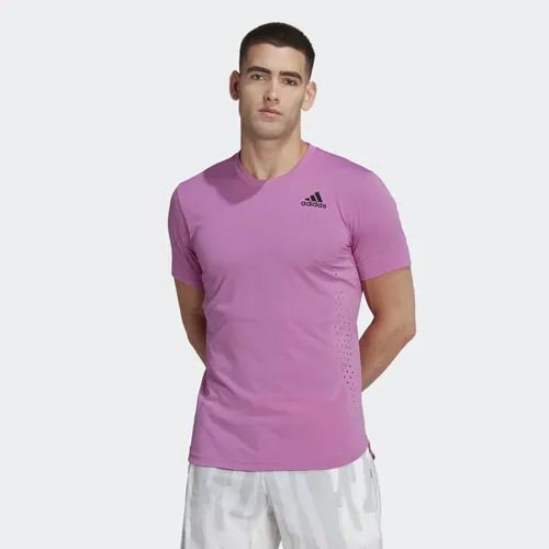 adidas Tennis-Tshirt New York FreeLift Tee violett Herren, Größe: L - Dieses innovative Tennis-T-Shirt überzeugt durch seine feuchtigkeitsabsorbierende AEROREADY Technologie und die besondere FreeLift Passform, die volle Bewegungsfreiheit bietet. Ideal für das größte Tennisturnier Nordamerikas.