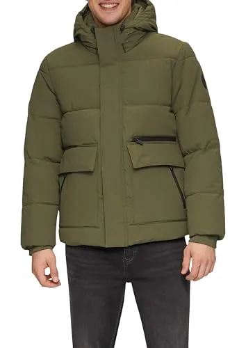 QS Herren Steppjacke mit Kapuze, Grün 7971, M - Funktionsjacke mit Stehkragen und fixierter Kapuze, ideal für Freizeit und Outdoor-Aktivitäten, bietet Komfort und Stil durch den Relaxed Fit.