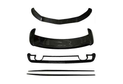 OMAC Bodykit für Mercedes A Klasse W176 – Frontstoßstange und Heckdiffusor - Stilvolles Bodykit für die Mercedes A Klasse W176, bestehend aus 5 Teilen. Hergestellt aus hochwertigem Kohlefaser, verleiht es deinem Fahrzeug einen sportlichen Look und verbessert die Aerodynamik.