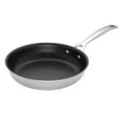 Le Creuset Antihaft-Bratpfanne Ø 24 cm aus 3-ply Edelstahl - Hochwertige Pfanne für alle Herdarten, inkl. Induktion. Mit Antihaftbeschichtung für fettfreies Braten und gleichmäßige Hitzeverteilung – ideal für köstliche Gerichte.