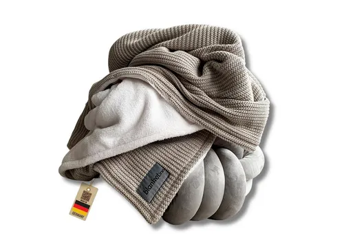 Blanketino Kuscheldecke „Strick“ 145 x 210 cm in gold von blanketino