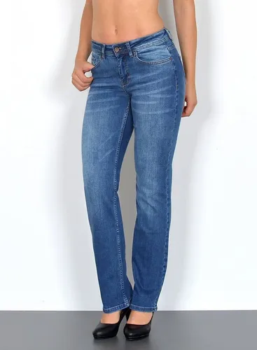 ESRA High Waist Straight Fit Jeans Damen in Jeansblau - Bequeme High Waist Straight Fit Jeans für Damen in Übergrößen. Mit elastischem Material für optimalen Tragekomfort, ideal für den Alltag und lässige Looks.