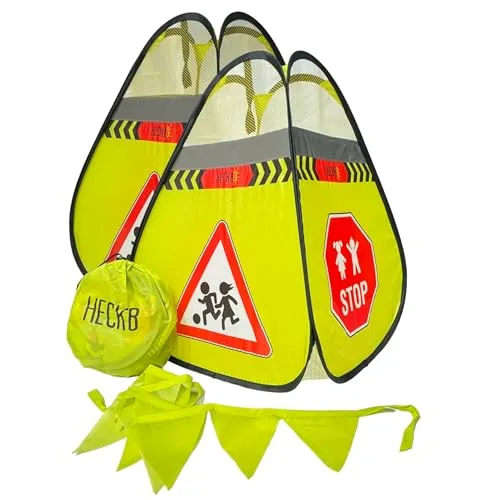 HECKBO Straßenwarnschild Achtung Kinder - Safety Pop Up Set - Warnkegel-Set mit 2 Pylonen und Wimpelkette für sichere Spielumgebungen. Neonfarbene Warnwürfel mit Reflektoren erhöhen die Sichtbarkeit für Verkehrsteilnehmer.