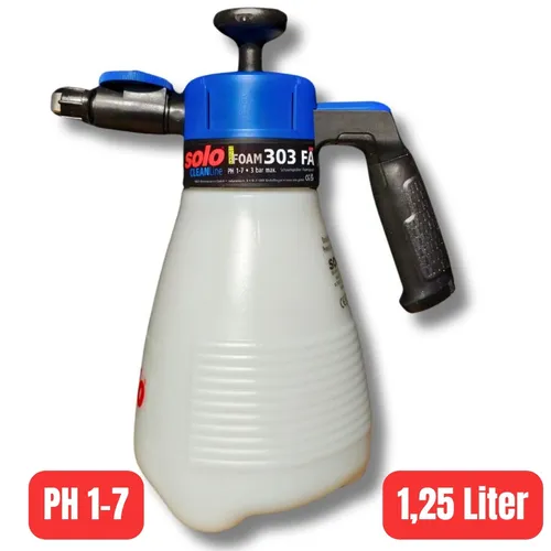 Solo CLEANLine 303 FA FKM Schaumkanone - 1,25 l - Gartensprühgerät für saure Reiniger (pH 1-7) mit chemikalienresistenter Flachstrahldüse, ideal für Sanitär- und Schwimmbadbereiche. Flexibler Saugschlauch ermöglicht Arbeiten über Kopf.
