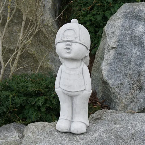 Gartenfigur Jungen Figur, Steinfigur H. 52 cm - Figuren für den Garten: Frostsichere Steinfigur eines fröhlichen Jungen, ideal zum Schmunzeln und für eine lebendige Gartengestaltung.