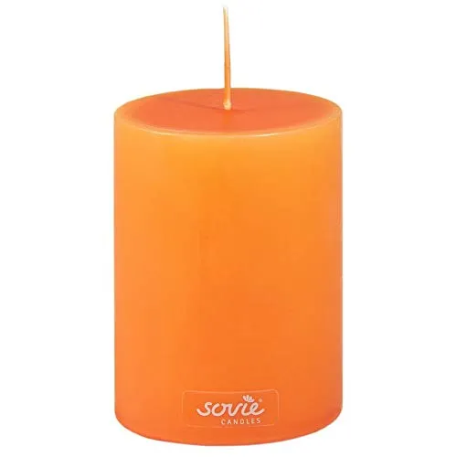 Sovie CANDLES Stumpenkerze ORANGE, Ø 70mm x 100mm, ca. 52 Stunden Brenndauer, elegante Blockkerze, Flachkopfkerze und Dekokerze für stilvolle und warme Dekoration
