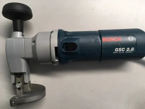 Blechschere GSC 2,8 Professional blau, 500 Watt - Werkzeug mit 500 Watt Leistung, ideal für präzise und saubere Schnittkanten in Metall und Blech.