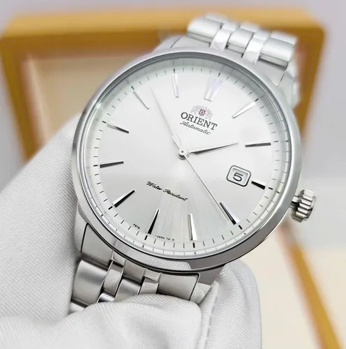 Orient Lässige Uhr RA-AC0F02S10B - Elegante Armbanduhr für Herren mit 42 mm Edelstahlgehäuse, mechanischem Uhrwerk und 3-Kugel-Display. Ideal für den Alltag und besondere Anlässe.