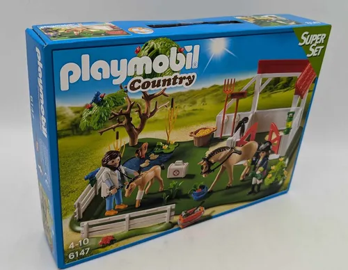 Playmobil 6147 Koppel mit Pferdebox und Tierärztin - Reiterhof Spielset mit Tierärztin, Pferden und Zubehör für kreatives Spielen und Förderung von Fantasie bei Kindern ab 5 Jahren.