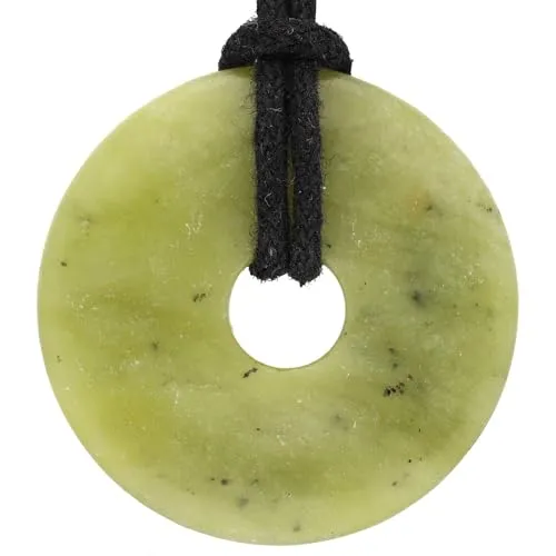 Lebensquelle Plus Edelstein Donut Ø 30 mm + Baumwollband + Edelsteinkarte | Naturstein Anhänger Halskette | Echte Heilsteinkette inkl. Band (Nephrit Jade)