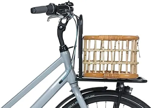 Basil Fahrrad Korb Gepäckträgerkorb Green Life Rattan M - Fahrradtaschen, handgefertigter Rattan Fahrradkorb in Naturbraun, ideal für stilvolle Transporte und umweltbewusste Radfahrer.