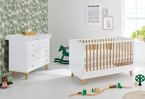 PINOLINO Kinderzimmer-Set Pan breit, 2-tlg. mit Kinderbett und Wickelkommode - 2-teiliges Möbelset für das moderne Babyzimmer: Hochwertiges Kinderbett mit Umbauseiten und vielseitig nutzbare Wickelkommode aus edelmatt lackiertem MDF in Weiß.