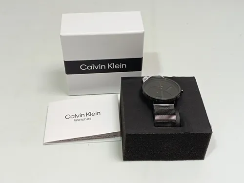 Calvin Klein Iconic MESH 40MM Uhr - Elegante Quarzuhr für Damen mit schwarzem Edelstahl-Mesh-Armband, wasserabweisend bis 3 bar und stilvollem CK-Logo auf dem Zifferblatt.