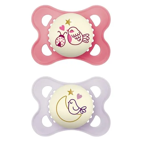MAM Original Night Schnuller 2-6 Monate (2er-Set) MAM Schnuller, leuchtet im Dunkeln mit Silikonsauger, 2-6 Monate, 2-teiliges Set mit Sterilisator-Schnullerhalter, Rosa/Lila