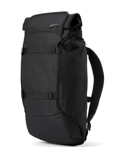 AEVOR Travelpack Black Eclipse - Wasserabweisender Rucksack mit 15'' Laptopfach - Rucksäcke: Nachhaltiger, wasserabweisender Travelpack mit 38-45 Litern Volumen, ideal für Outdoor-Aktivitäten und Kurztrips. Bequemes Tragen durch atmungsaktives Rückenteil und viele Fächer für optimale Organisation.