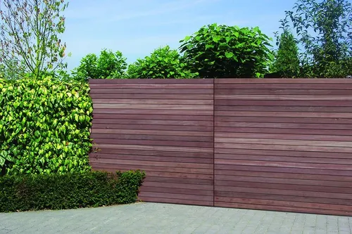 Tetzner & Jentzsch Gartenzaun PARALLELA-Rhombuszaun - Zaunelemente, hochwertiger Sichtschutzzaun aus langlebigem Hartholz Keruing, ideal für eine stilvolle und private Gartengestaltung.