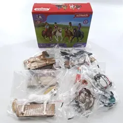 Schleich 72221 Horse Club Exklusiver Reitclub - Sonstige Spielzeugfiguren für Kinder ab 5 Jahren, 40-teiliges Set mit beweglichen Figuren und realistischen Details für spannende Abenteuer rund um Lakeside.