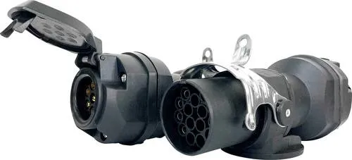 Berger & Schröter Spannungswandler-Adapter 15-polig 24V auf 7-polig 12V - Ideal zum sicheren Anschluss von 24V-Zugfahrzeugen an 12V-Anhänger. Integrierter Spannungsreduzierer wandelt zuverlässig die Bordspannung um. Wetterfestes Gehäuse für den täglichen Einsatz.