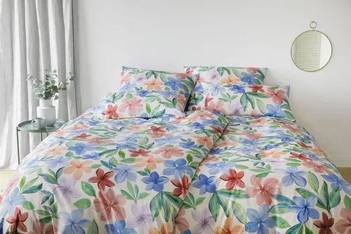 Elegante Bettwäsche Bravo - 135x200 cm + 80x80 cm in Rouge - Luxuriöse Bettwäsche aus Bambus-Baumwollmischung, allergikerfreundlich und temperaturregulierend. Nachhaltig produziert in Bielefeld, OEKO-TEX® zertifiziert für schadstofffreie Qualität.