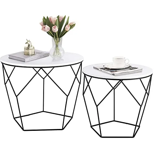 Ribelli Couchtisch 2er Set - Elegantes Couchtisch-Set aus Metall und Holz, mit modernen Pentagon-förmigen Gestellen und weißen runden Platten, perfekt für stilvolle Wohnräume.