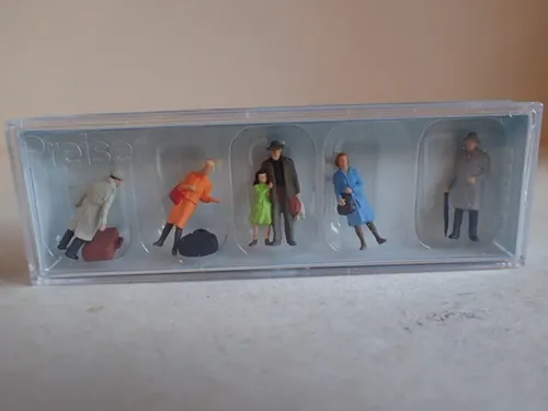 Preiser Stehende Reisende Kind Mantel Koffer Fahrgast 14044 H0 1:87 OVP 6Fig