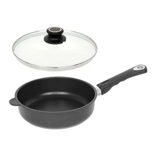 Lotus Hochrandpfanne Ø 24cm mit Glasdeckel - Hochwertige Alu-Gusspfanne mit Lotus-Titan-Veredelung, ideal für gleichmäßige Hitzeverteilung und energiesparendes Kochen. Inklusive abnehmbarem Griff und Glasdeckel.