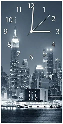 Wallario Design-Wanduhr - New York Skyline Motiv, 30 x 60 cm - Wanduhren aus Acryl mit elegantem New York Skyline Motiv, leicht und hochwertig, ideal für stilvolle Wohnräume. Made in Germany, einfache Montage.