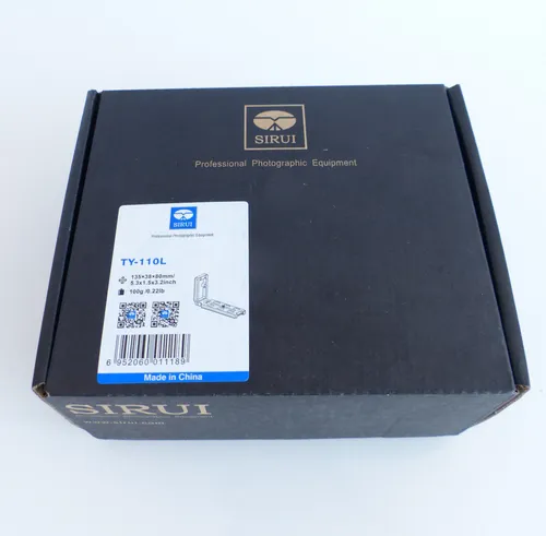 Sirui TY-110L L-Schiene Universal für diverse Kameras - Vielseitige L-Schiene für präzise Ausrichtung und Stabilität, ideal für Fotografen, die Flexibilität in der Kamerahaltung suchen.