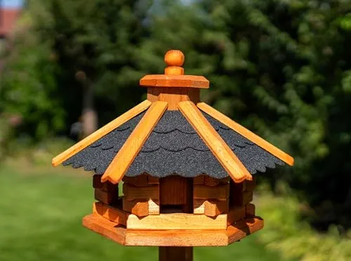 Deko-Shop-Hannusch Vogelhaus M mit Ständer und Solarbeleuchtung - Futterstationen für Wildvögel, wetterfestes Bitumendach und praktisches Futtersilo, ideal für die einfache Befüllung von oben.